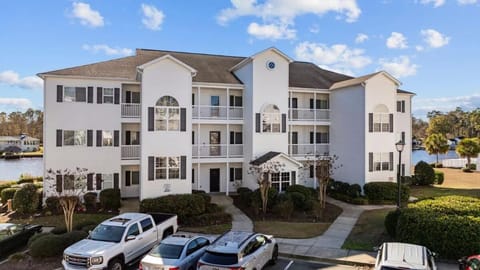 Spacious 3BR Condo Waterway View King Bed House in Socastee