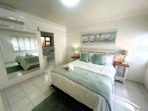 Bed, Bathroom, Photo of the whole room, Bedroom, towels, air conditioner