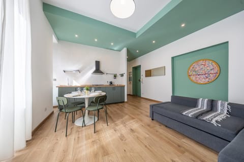 Kitchen or kitchenette, Living room, Seating area, Dining area