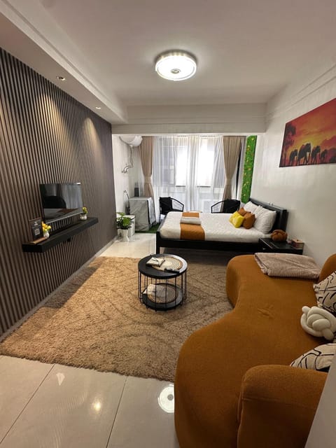 Bed, TV and multimedia, Living room, Photo of the whole room, Seating area, Bedroom