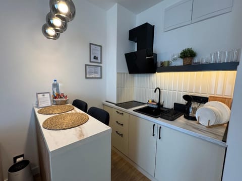 Kitchen or kitchenette, Seating area, Dining area, stove