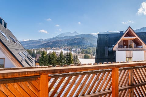 Balcony/Terrace, Mountain view
