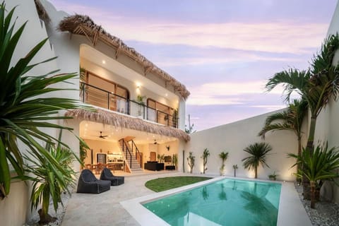Property building, Garden, Swimming pool