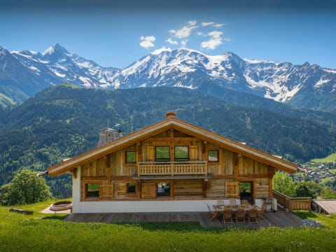 Property building, Day, Natural landscape, Summer, Mountain view