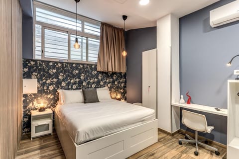 Bed, Bedroom, wardrobe, air conditioner