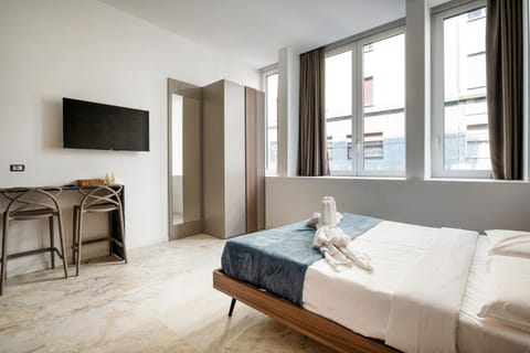 Bed, TV and multimedia, Photo of the whole room, Bedroom, towels