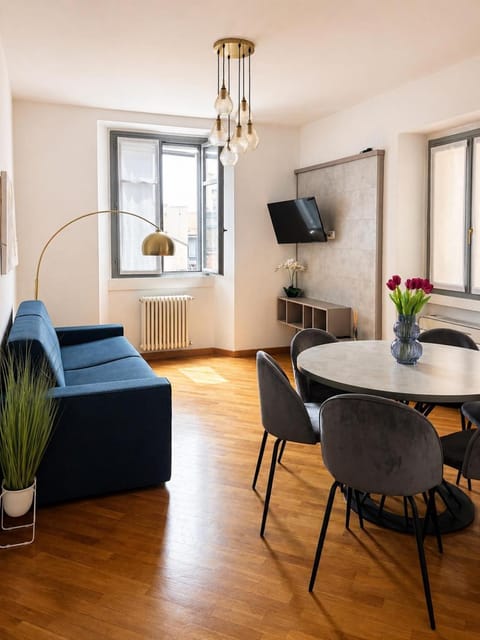 Communal lounge/ TV room, TV and multimedia, Living room, Seating area, Dining area, Evening entertainment