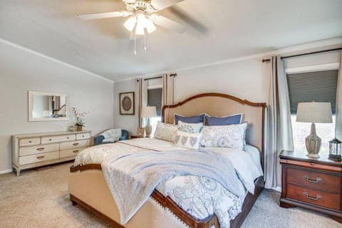 Lakefront Paradise Cozy Space Games Family Fun House in Lake Greenwood