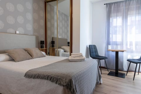 Bed, Photo of the whole room, Seating area, Bedroom, towels
