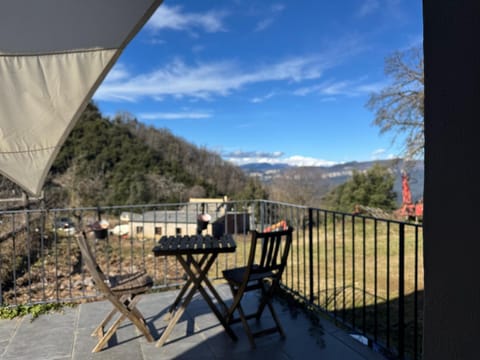 Property building, Patio, Spring, Day, Natural landscape, Garden, View (from property/room), Balcony/Terrace, Mountain view