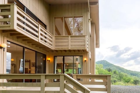 Patio, Balcony/Terrace, Mountain view