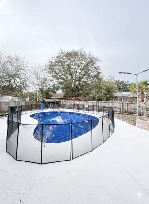 Beach 6BR Pool BBQ 5 Min to Beach Sleep 14 Villa in Fort Walton Beach