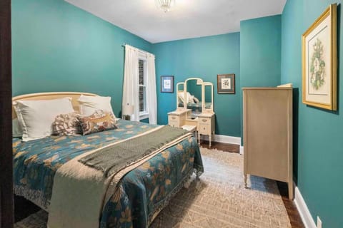 Market Retreat House in Knoxville