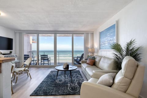 Oceanfront,Heated Pool, Tennis Courts, Balcony House in Edgewater