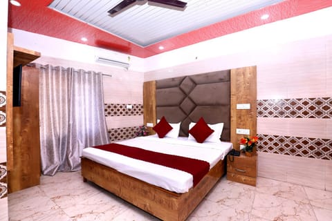 Bed, TV and multimedia, Photo of the whole room, wardrobe, air conditioner