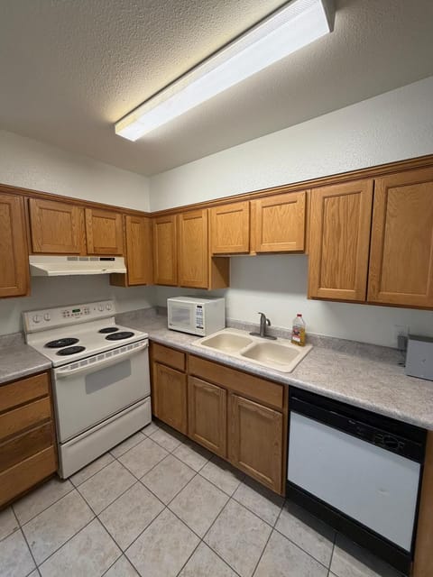Kitchen or kitchenette, dishwasher, oven, pet friendly, stove