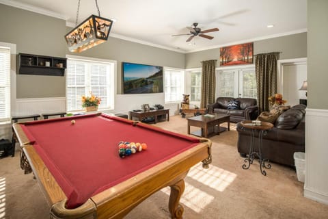 Luxury 5BR Home with Hot Tub Game Room and Epic Views House in Vilas