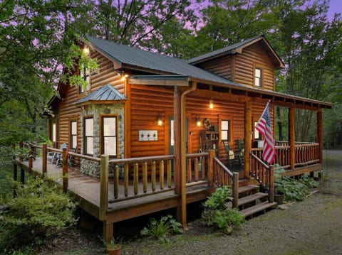 Luxury Cabin Hot Tub and Fire Pit Near Lake Cabin in Blue Ridge Lake