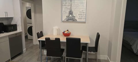 Kitchen or kitchenette, Seating area, Dining area