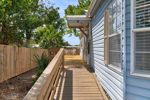 Magic On Magnolia (4/2.5) House in Laguna Beach