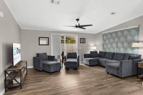 Magic On Magnolia (4/2.5) House in Laguna Beach