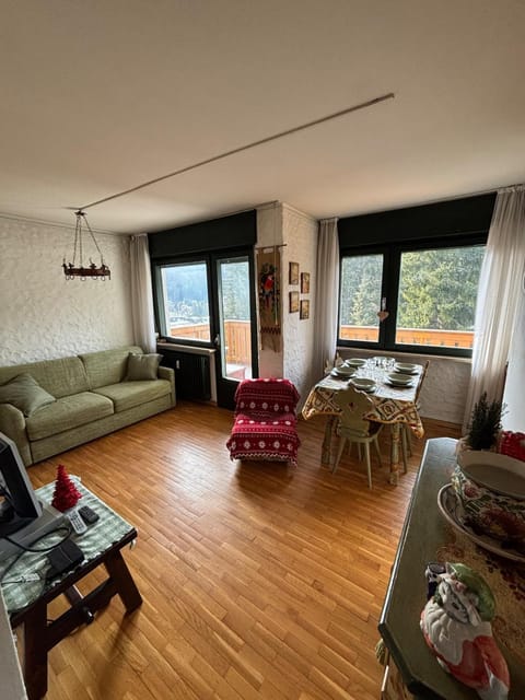 Bed, Living room, Dining area