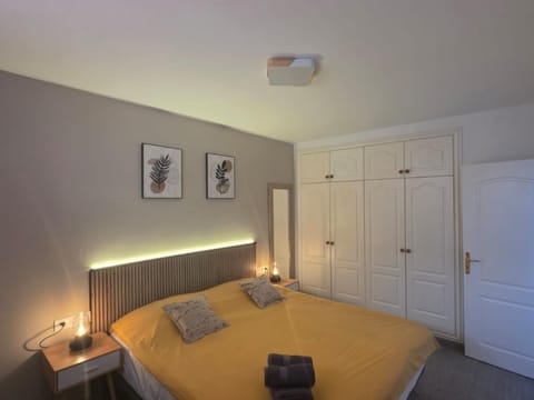 Bed, Photo of the whole room, Bedroom, towels, wardrobe