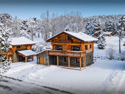 Property building, Day, Natural landscape, Winter, Mountain view