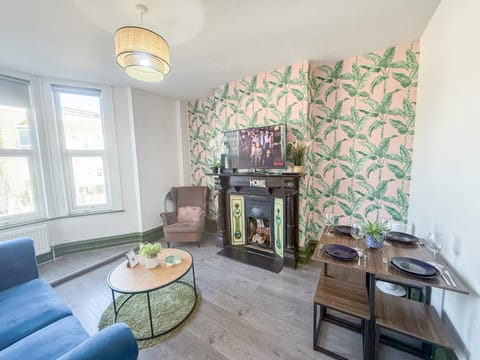 TV and multimedia, View (from property/room), Living room, Seating area, Dining area