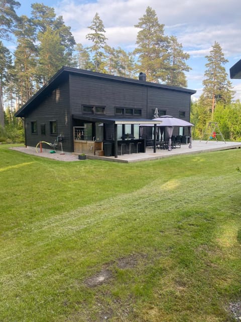 Property building, Garden, Balcony/Terrace