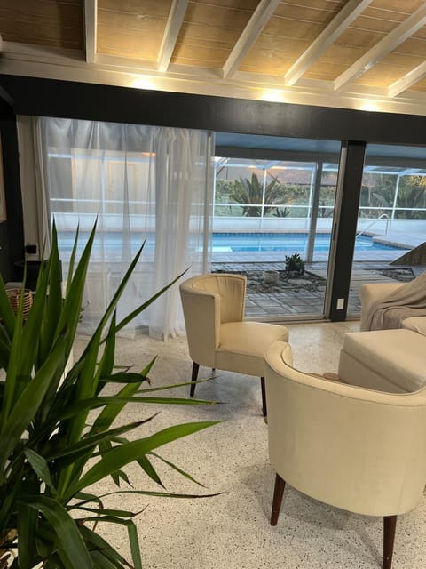 Modern house with pool near Downtown House in Lakeland