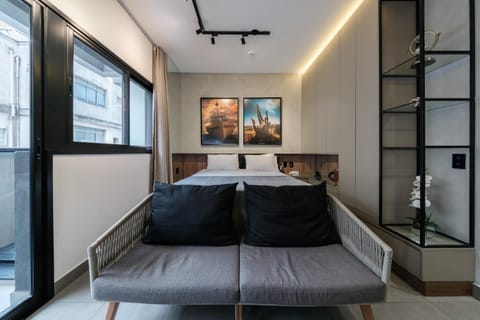 Photo of the whole room, Bedroom