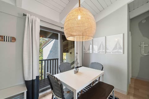 Lakeside Serenity - 2BR 1BA Clear Lake Escape House in Clear Lake