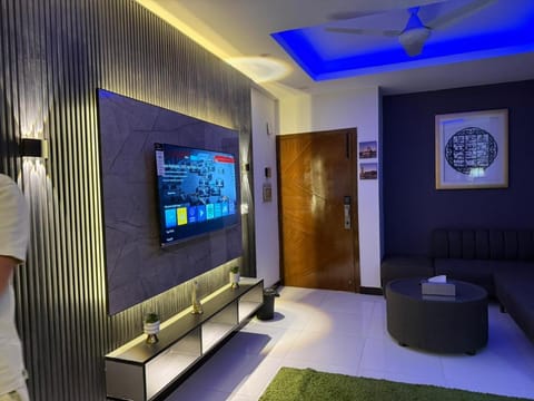 Communal lounge/ TV room, TV and multimedia, Living room, Seating area
