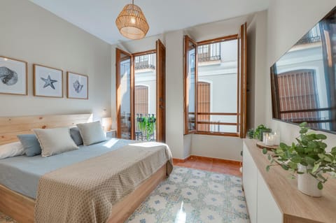 Bed, TV and multimedia, City view, storage