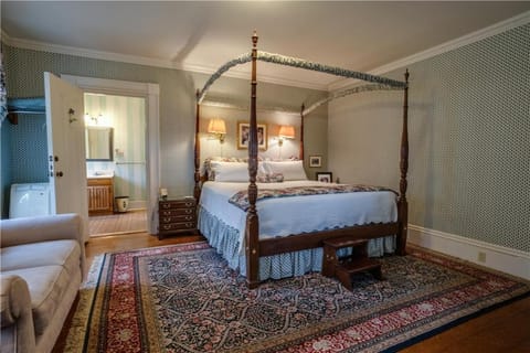 Oak & Anchor Inn Bed and Breakfast in Keuka Lake