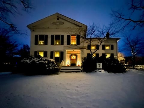 Oak & Anchor Inn Bed and Breakfast in Keuka Lake