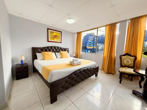 Bed, TV and multimedia, Living room, Photo of the whole room, Seating area, Bedroom, towels