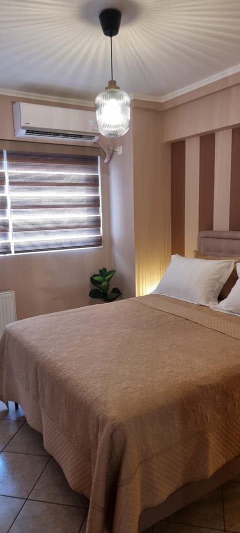 Bed, Photo of the whole room, Bedroom, air conditioner