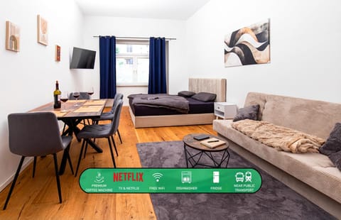 Communal lounge/ TV room, TV and multimedia, Living room, Seating area, Evening entertainment