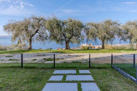 Garden, Lake view, Mountain view