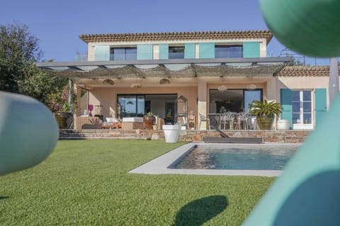 Property building, Garden, Swimming pool