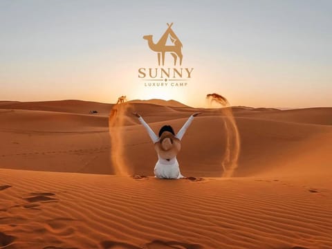Day, People, Property logo or sign, Natural landscape, Logo/Certificate/Sign, Text overlay, Sunrise, Sunset, group of guests, Certificate/Award