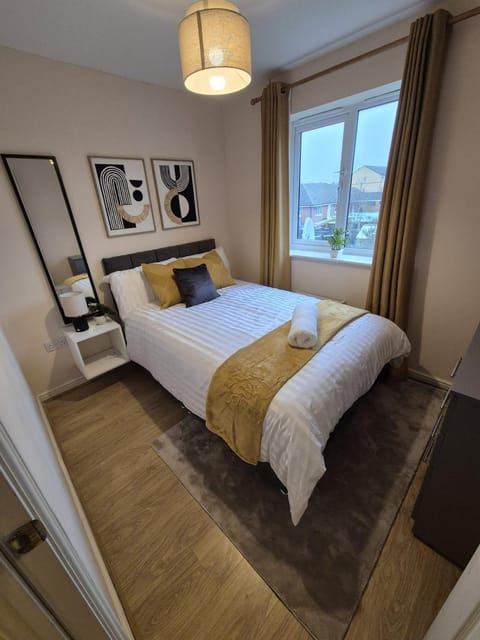 Contractor home, Stunning 3 Bed house, Company workers WLC, Netflix House in England