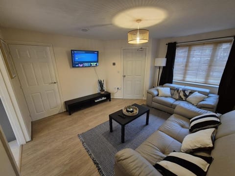 Contractor home, Stunning 3 Bed house, Company workers WLC, Netflix House in England