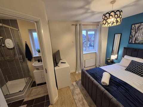 Contractor home, Stunning 3 Bed house, Company workers WLC, Netflix House in England