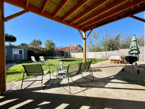 BBQ facilities, Garden, Garden view, sunbed