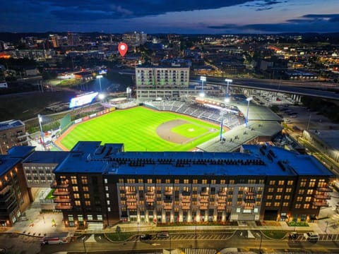 Modern 3BR Condo Walk to Downtown and UT Parking House in Knoxville