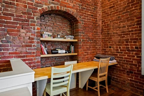 Modern 3BR Condo Walk to Downtown and UT Parking House in Knoxville