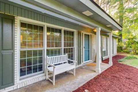 Near River St abd Forsyth Screened Porch Big Yard House in Savannah